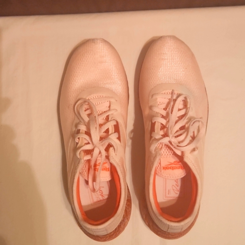 Reebok - Picture 2 of 6